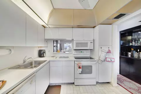 Kitchen - 3100 Holiday Springs Blvd #305, Margate, FL 33063 photo 4 of 4