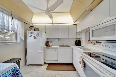Kitchen - 3100 Holiday Springs Blvd #305, Margate, FL 33063 photo 2 of 4