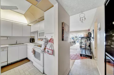 Kitchen - 3100 Holiday Springs Blvd #305, Margate, FL 33063 photo 1 of 4