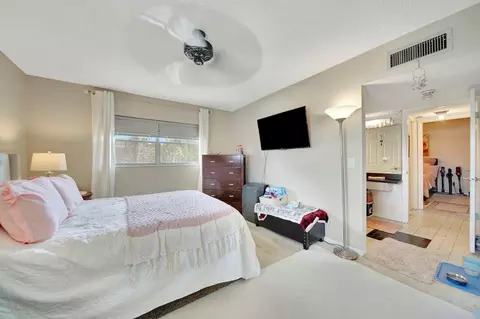 Bedroom - 3100 Holiday Springs Blvd #305, Margate, FL 33063 photo 2 of 5