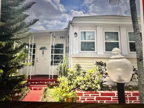 4540 NW 68th St, Coconut Creek, FL 33073