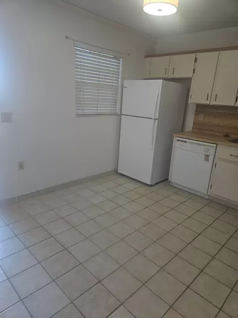 200 Berkley Rd #202, Hollywood, FL 33024