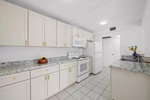 5190 E Sabal Palm Blvd #209, Tamarac, FL 33319