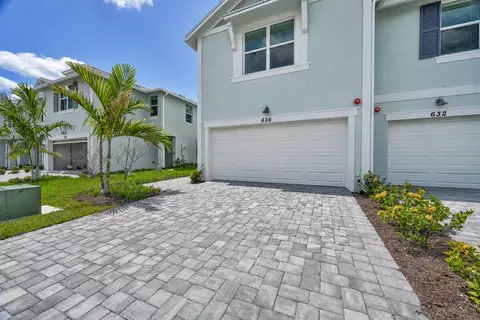 636 Salisbury Cir, Fort Pierce, FL 34982