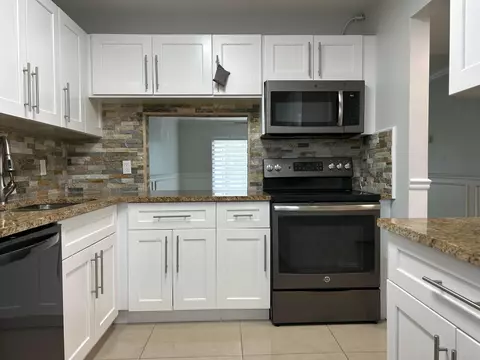 140 Lake Nancy Ln #115, West Palm Beach, FL 33411