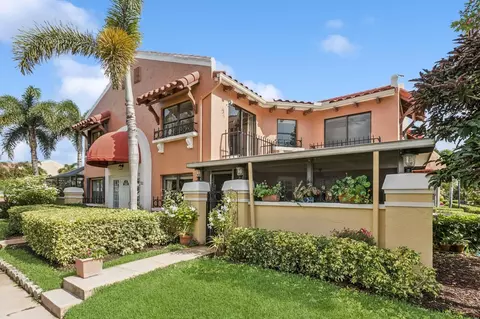 24 Uno Lago Dr, Juno Beach, FL 33408