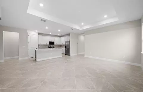 Living - 3922 E Hampton Cir, Alva, FL 33920 photo 3 of 4