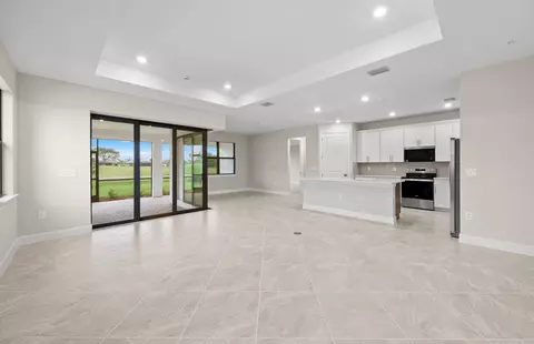 Living - 3922 E Hampton Cir, Alva, FL 33920 photo 2 of 4