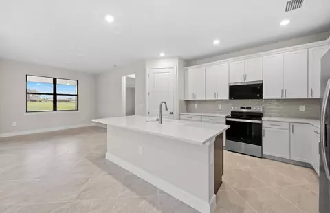 Kitchen - 3922 E Hampton Cir, Alva, FL 33920 photo 2 of 5