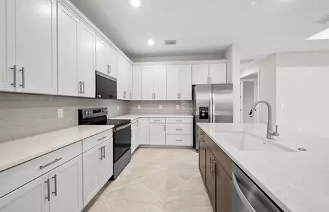 Kitchen - 3922 E Hampton Cir, Alva, FL 33920 photo 4 of 5