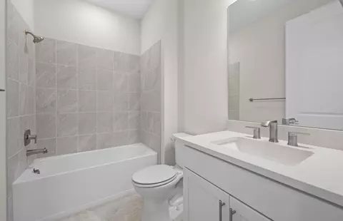 Bath - 3922 E Hampton Cir, Alva, FL 33920 photo 2 of 5