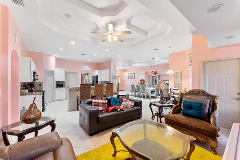 534 SW Halifax Ave, Port Saint Lucie, FL 34953