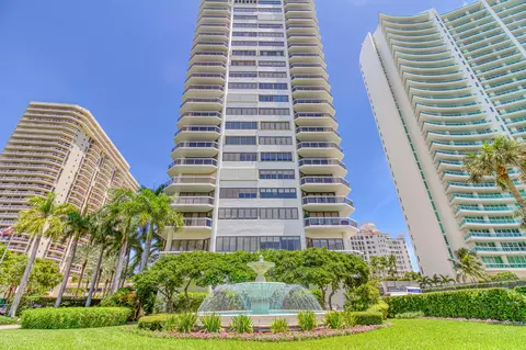 20185 E Country Club Dr #2006, Miami, FL 33180