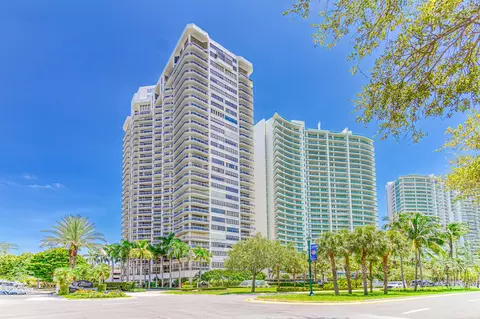 20185 E Country Club Dr #2006, Miami, FL 33180