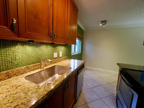 1460 NE 18th St #104, Fort Lauderdale, FL 33305