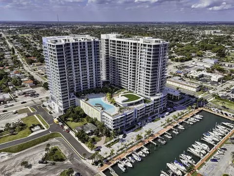 220 Lake Shore Dr #613, Lake Park, FL 33403