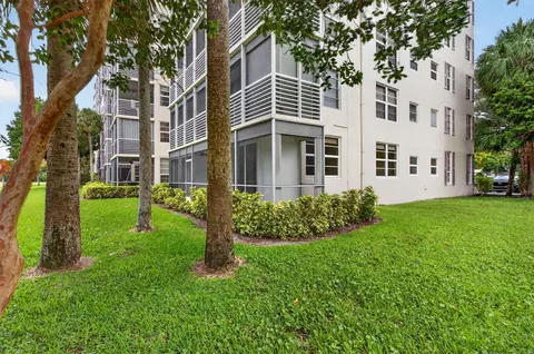 Exterior - 3520 Oaks Way #110, Pompano Beach, FL 33069 photo 10 of 13