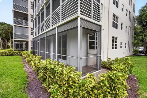 Exterior - 3520 Oaks Way #110, Pompano Beach, FL 33069 photo 11 of 13