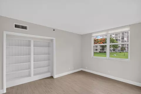 Living - 3520 Oaks Way #110, Pompano Beach, FL 33069 photo 6 of 8