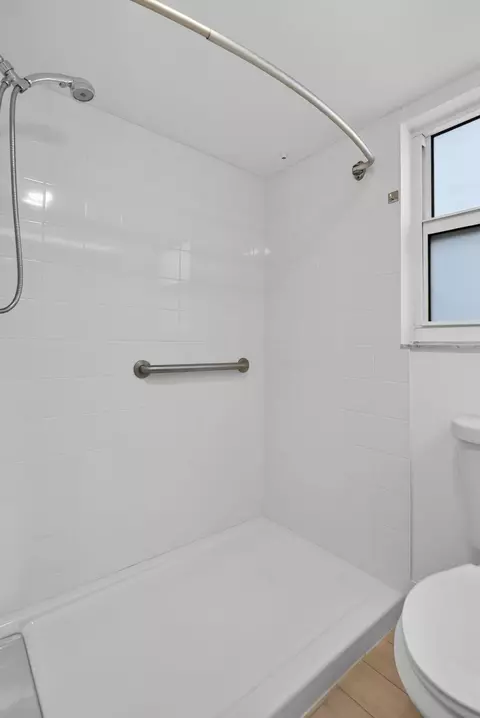 Bath - 3520 Oaks Way #110, Pompano Beach, FL 33069 photo 3 of 6