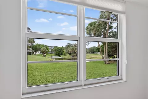 View/Area - 3520 Oaks Way #110, Pompano Beach, FL 33069 photo 1 of 7