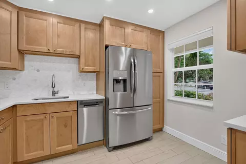 Kitchen - 3520 Oaks Way #110, Pompano Beach, FL 33069 photo 2 of 3