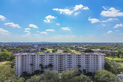 View/Area - 3520 Oaks Way #110, Pompano Beach, FL 33069 photo 7 of 7