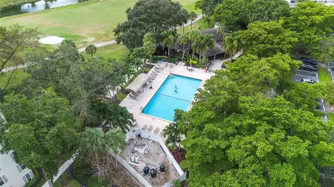 View/Area - 3520 Oaks Way #110, Pompano Beach, FL 33069 photo 6 of 7