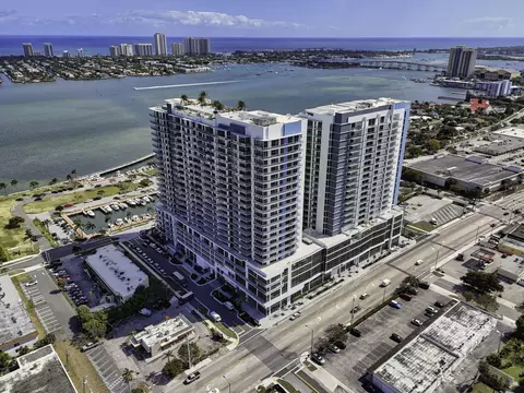 220 Lake Shore Dr #617, Lake Park, FL 33403
