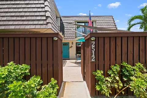 2512 SW 15th St, Deerfield Beach, FL 33442