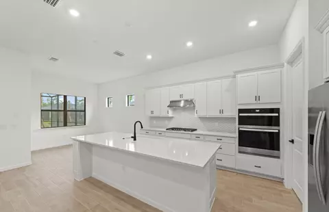 Kitchen - 2107 Freemont Dr, Naples, FL 34120 photo 4 of 7