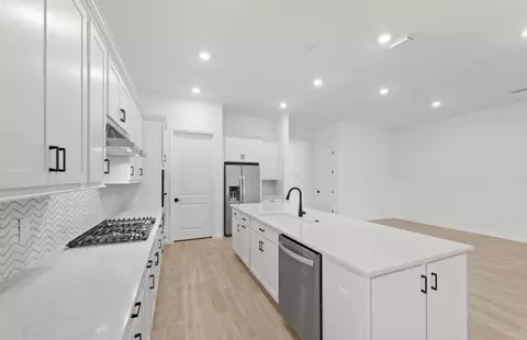 Kitchen - 2107 Freemont Dr, Naples, FL 34120 photo 6 of 7