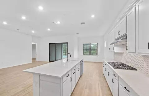 Kitchen - 2107 Freemont Dr, Naples, FL 34120 photo 5 of 7