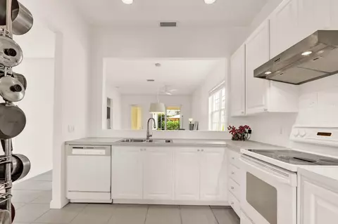 Kitchen - 216 Juniper Way, Jupiter, FL 33458 photo 2 of 5