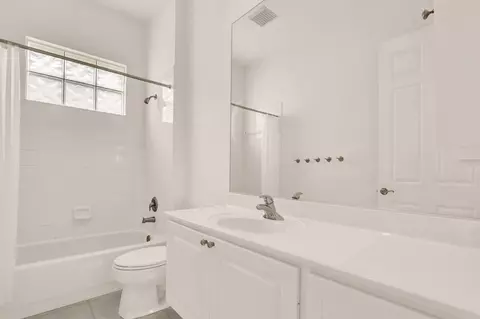 Bath - 216 Juniper Way, Jupiter, FL 33458 photo 2 of 2