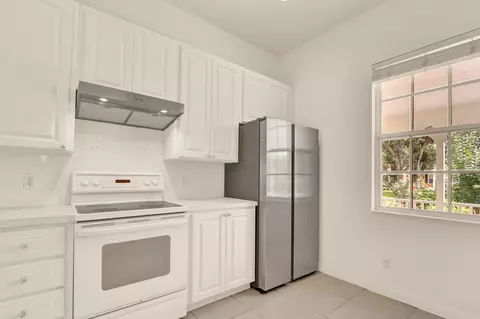 Kitchen - 216 Juniper Way, Jupiter, FL 33458 photo 5 of 5