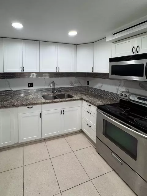 4166 Inverrary Dr #104, Lauderhill, FL 33319