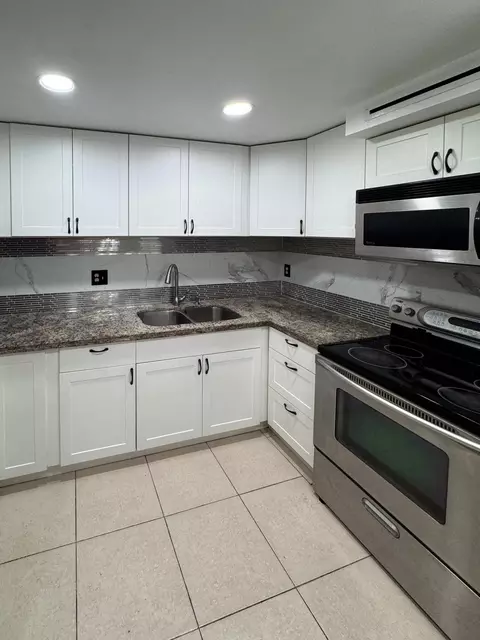 4166 Inverrary Dr #104, Lauderhill, FL 33319