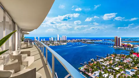 220 Lake Shore Dr #1111, Lake Park, FL 33403