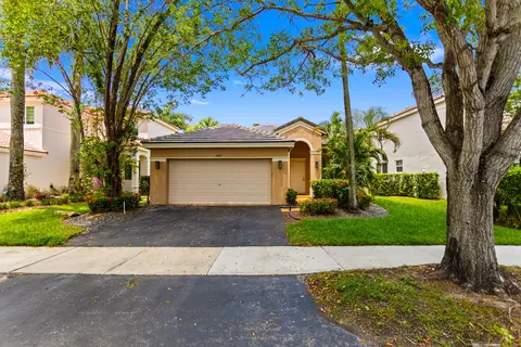 1071 Bluewood Ter, Weston, FL 33327