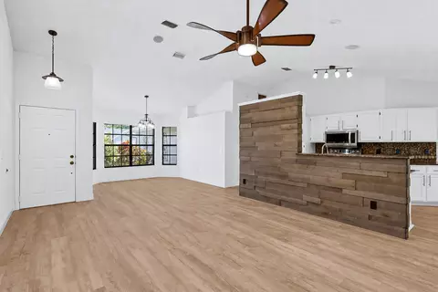 117 Sherwood Dr, Royal Palm Beach, FL 33411
