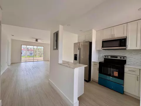 2831 E Sunrise Lakes Dr E #311, Sunrise, FL 33322