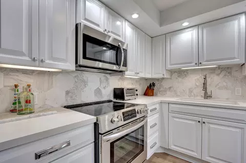 Kitchen - 225 Beach Rd #204, Tequesta, FL 33469 photo 2 of 4