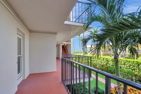 Exterior - 225 Beach Rd #204, Tequesta, FL 33469 photo 3 of 6