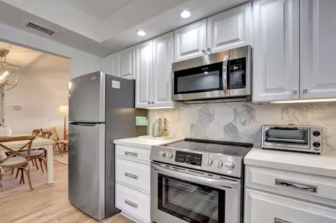 Kitchen - 225 Beach Rd #204, Tequesta, FL 33469 photo 4 of 4