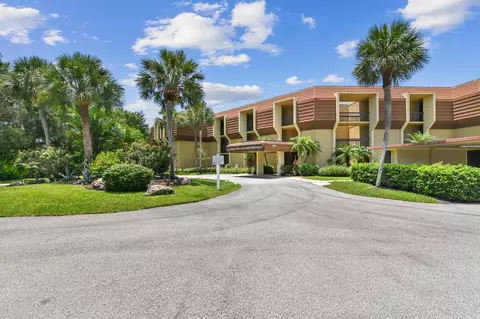 5188 Woodland Lakes Dr #332, Palm Beach Gardens, FL 33418