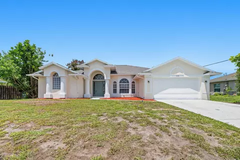 1118 SW Del Rio Blvd, Port Saint Lucie, FL 34953