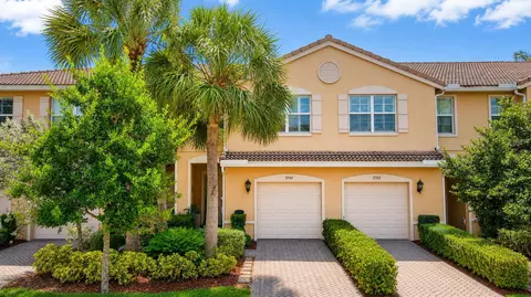 5765 Monterra Club Dr, Lake Worth, FL 33463