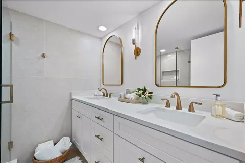 Bath - 2029 20th Ct, Jupiter, FL 33477 photo 1 of 8