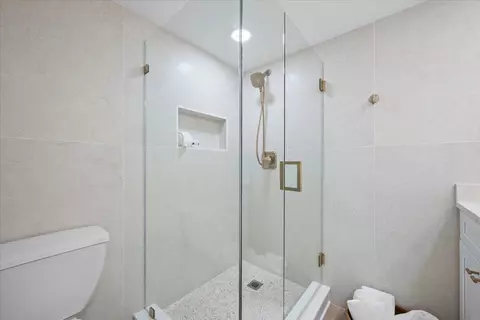 Bath - 2029 20th Ct, Jupiter, FL 33477 photo 3 of 8